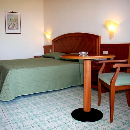 Grand Cesare Augusto מלון 4*
