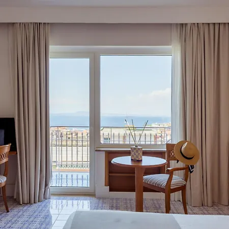 Grand Cesare Augusto מלון 4*
