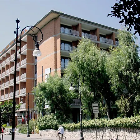 Grand Cesare Augusto מלון