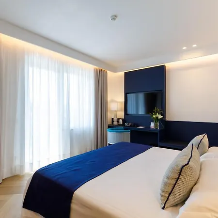 Отель Grand Cesare Augusto 4*